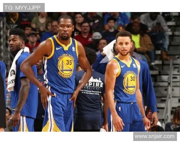 NBA与足球明星年薪对比分析揭示体育明星收入差异与市场价值 NBA与足球明星年薪对比分析揭示体育明星收入差异与市场价值