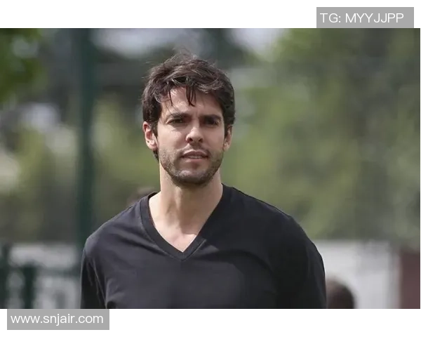 卡卡与众多足球明星的辉煌历程与精彩瞬间回顾